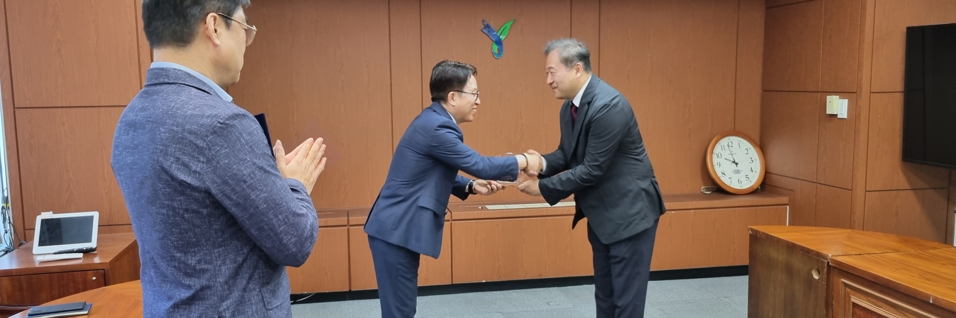 용인도시공사, 미르스타디움 화재복구공사 시공업체 벨포코리아에 감사패 수여